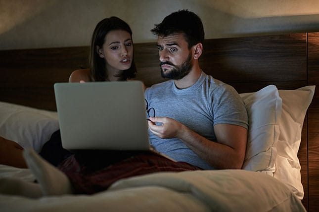 Mann sucht Pornofilme für Paare